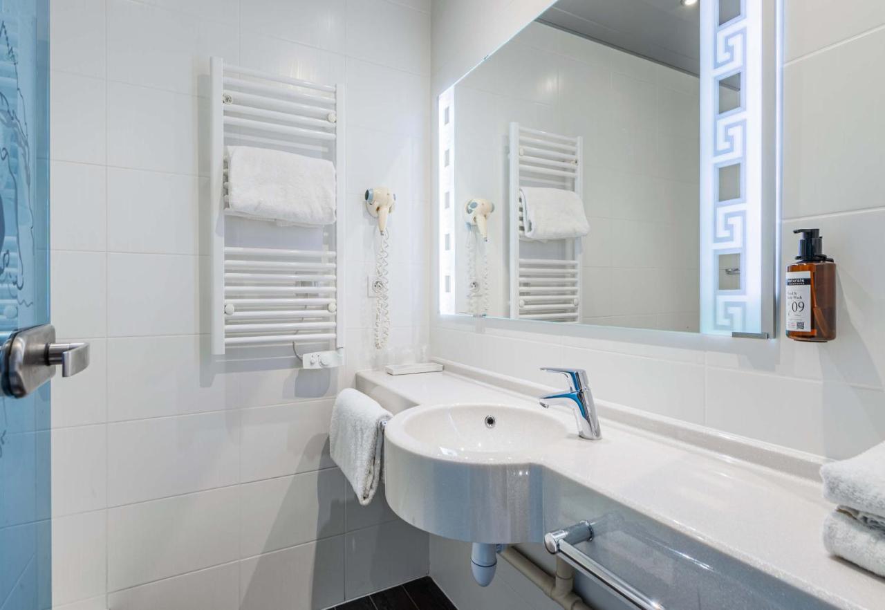 B&B Hotel Colmar Liberte 4 Etoiles ภายนอก รูปภาพ
